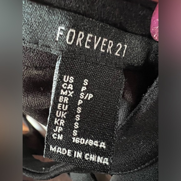 Forever 21 Black Cutout Crop Top - Picture 3 of 3